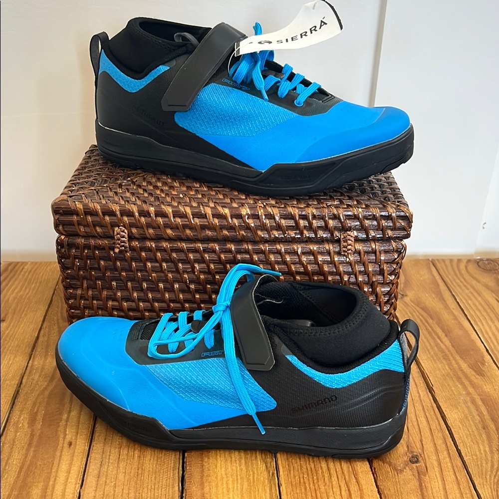 NWT Shamano Bicycle Shoes